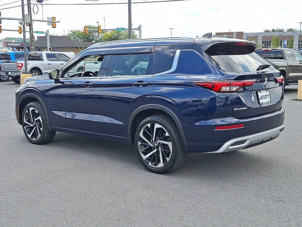 Used 2023 Mitsubishi Outlander SEL SUV