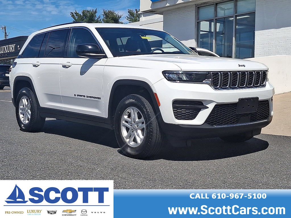 Used 2023 Jeep Grand Cherokee Laredo SUV