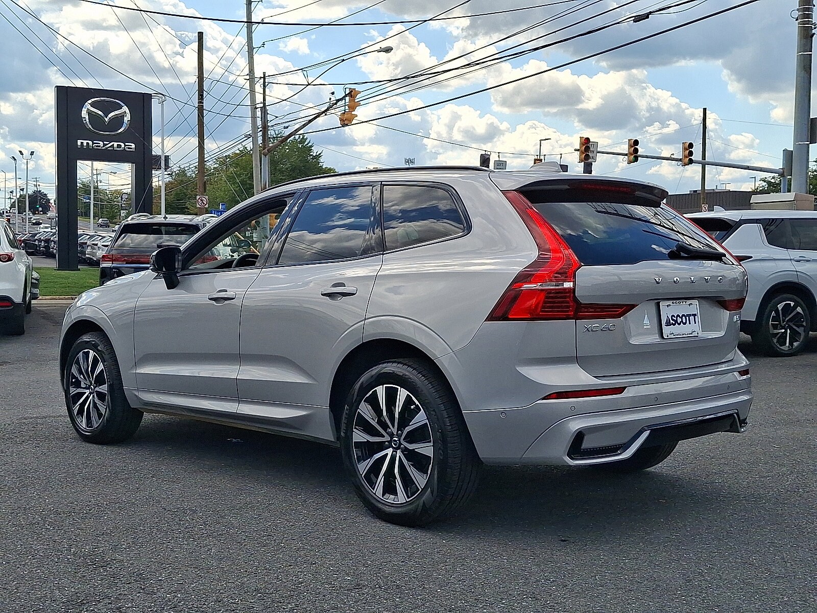2025 Volvo XC60 B5 Plus photo 4