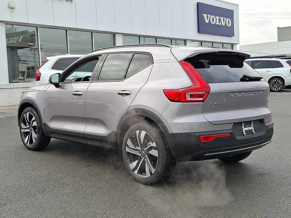 New 2026 Volvo XC40 B5 Ultra SUV