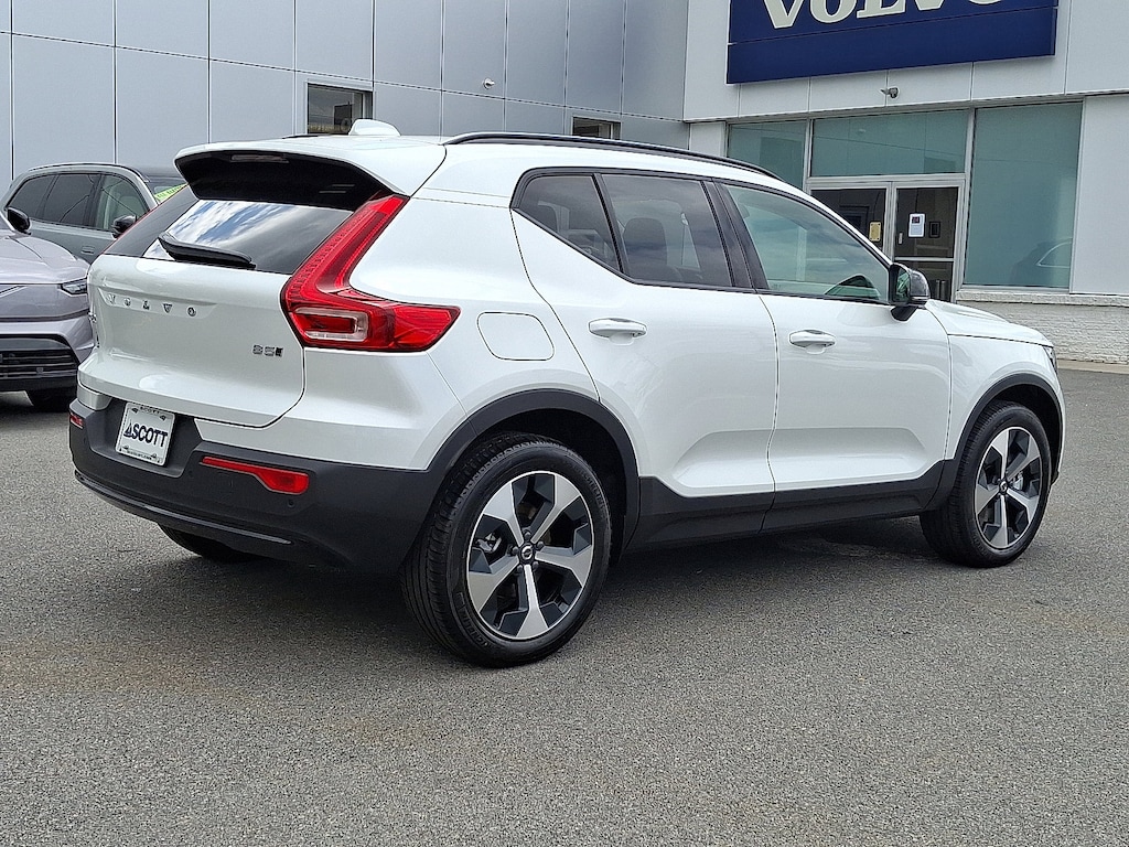 New 2026 Volvo XC40 B5 Core SUV