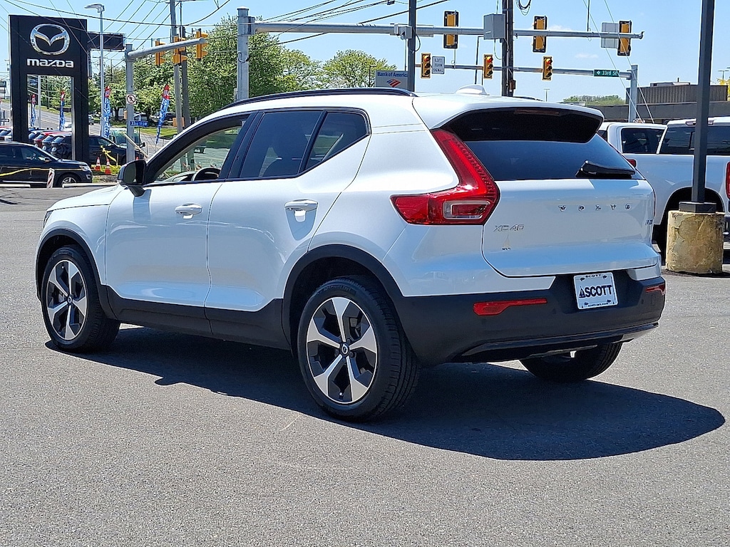 Used 2023 Volvo XC40 B5 AWD Plus Dark SUV