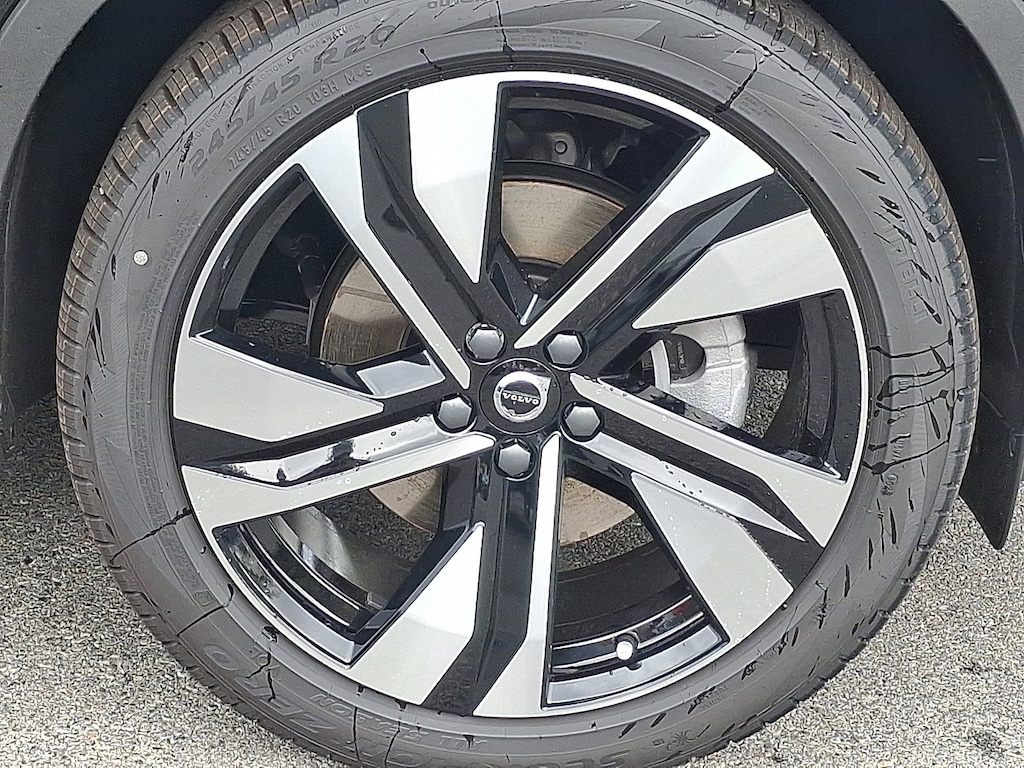 New 2026 Volvo XC40 B5 Ultra SUV