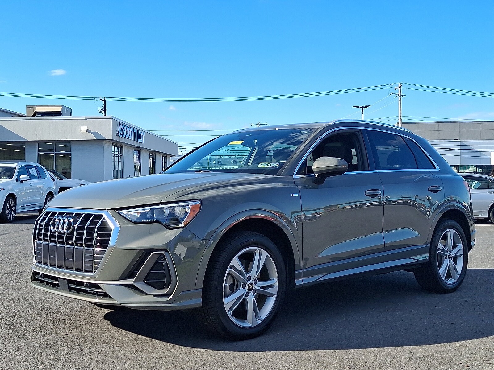 2022 Audi Q3 45 TFSI S line Premium photo 3