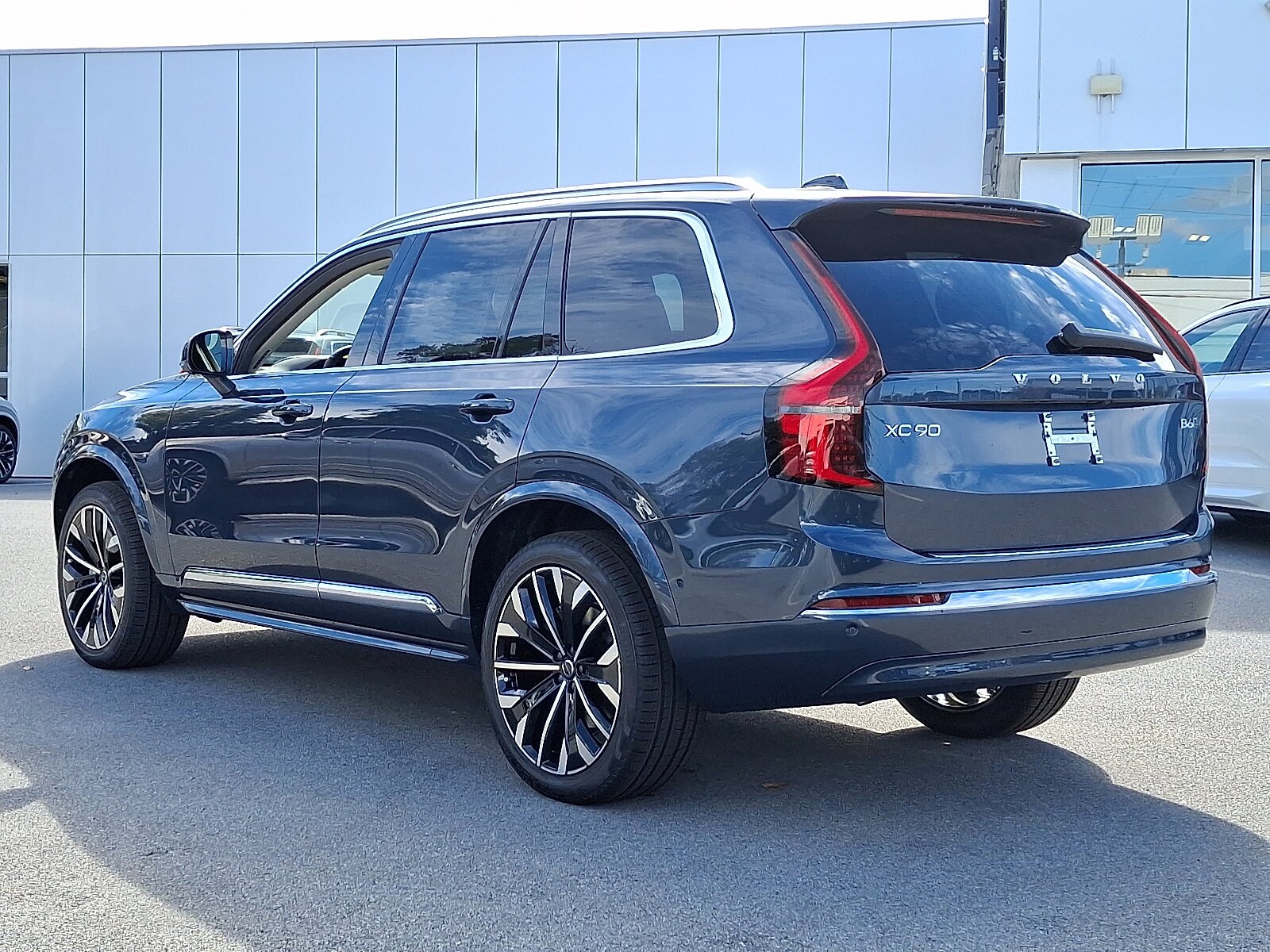 2026 Volvo XC90 photo 2