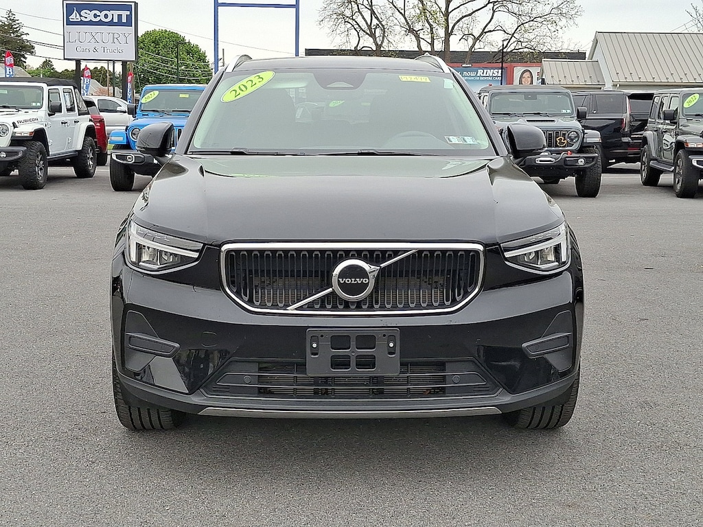 Certified 2023 Volvo XC40 B5 AWD Core SUV