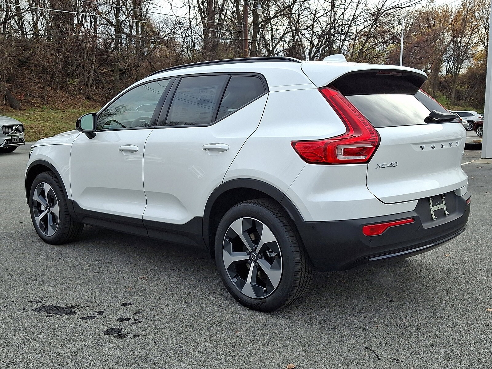 2026 Volvo XC40 Plus photo 3