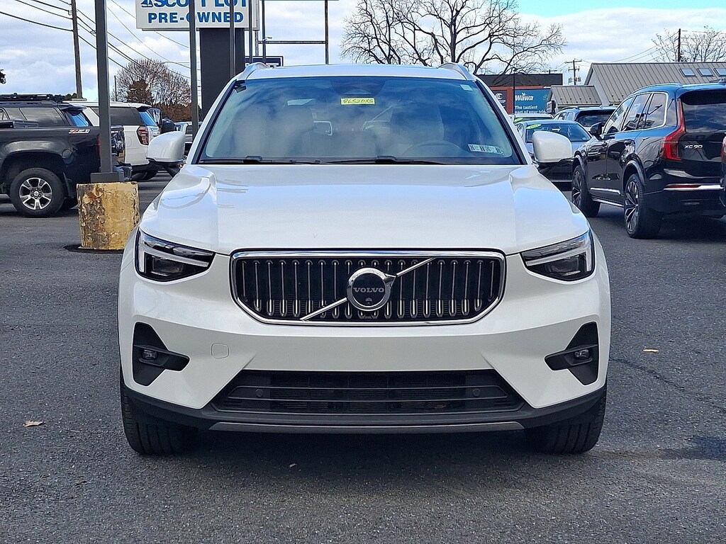 Certified 2024 Volvo XC40 B5 Ultimate Bright SUV