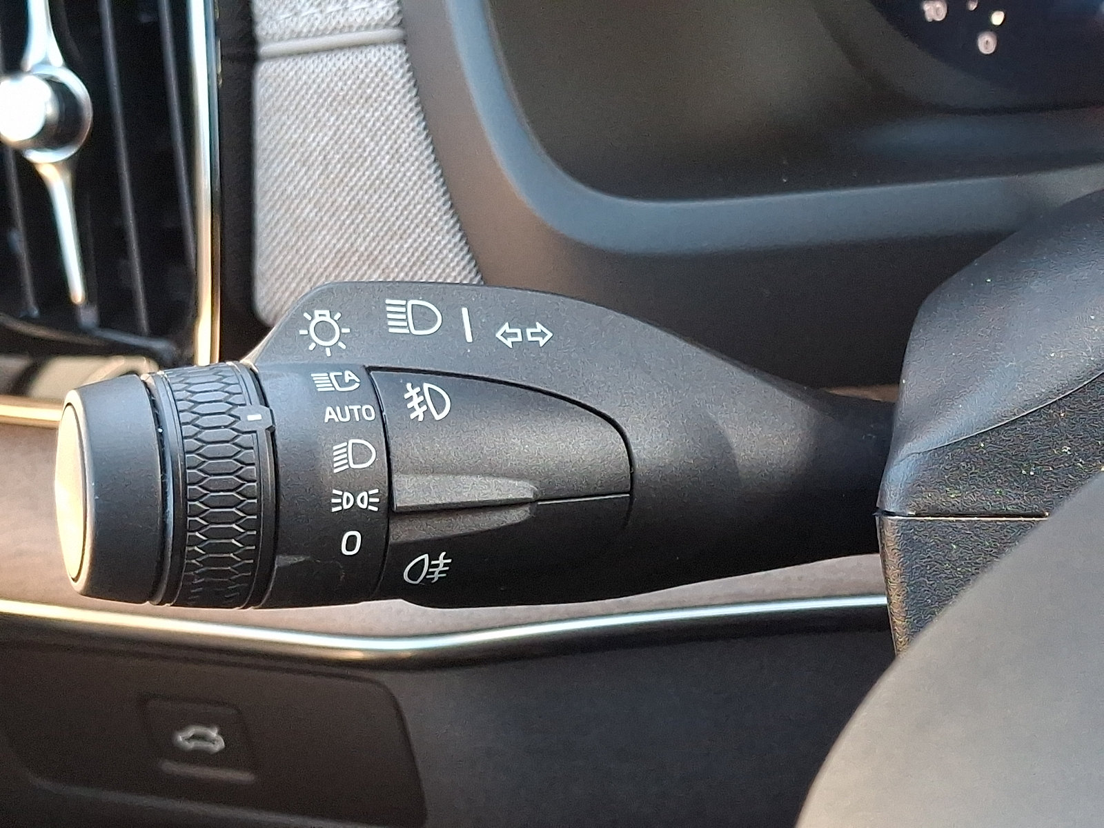 2026 Volvo XC90 Plus - Photo 17