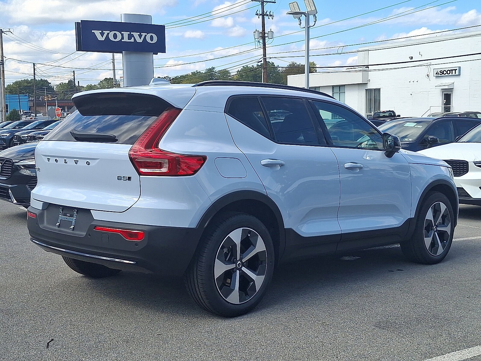 2026 Volvo XC40 Plus photo 3