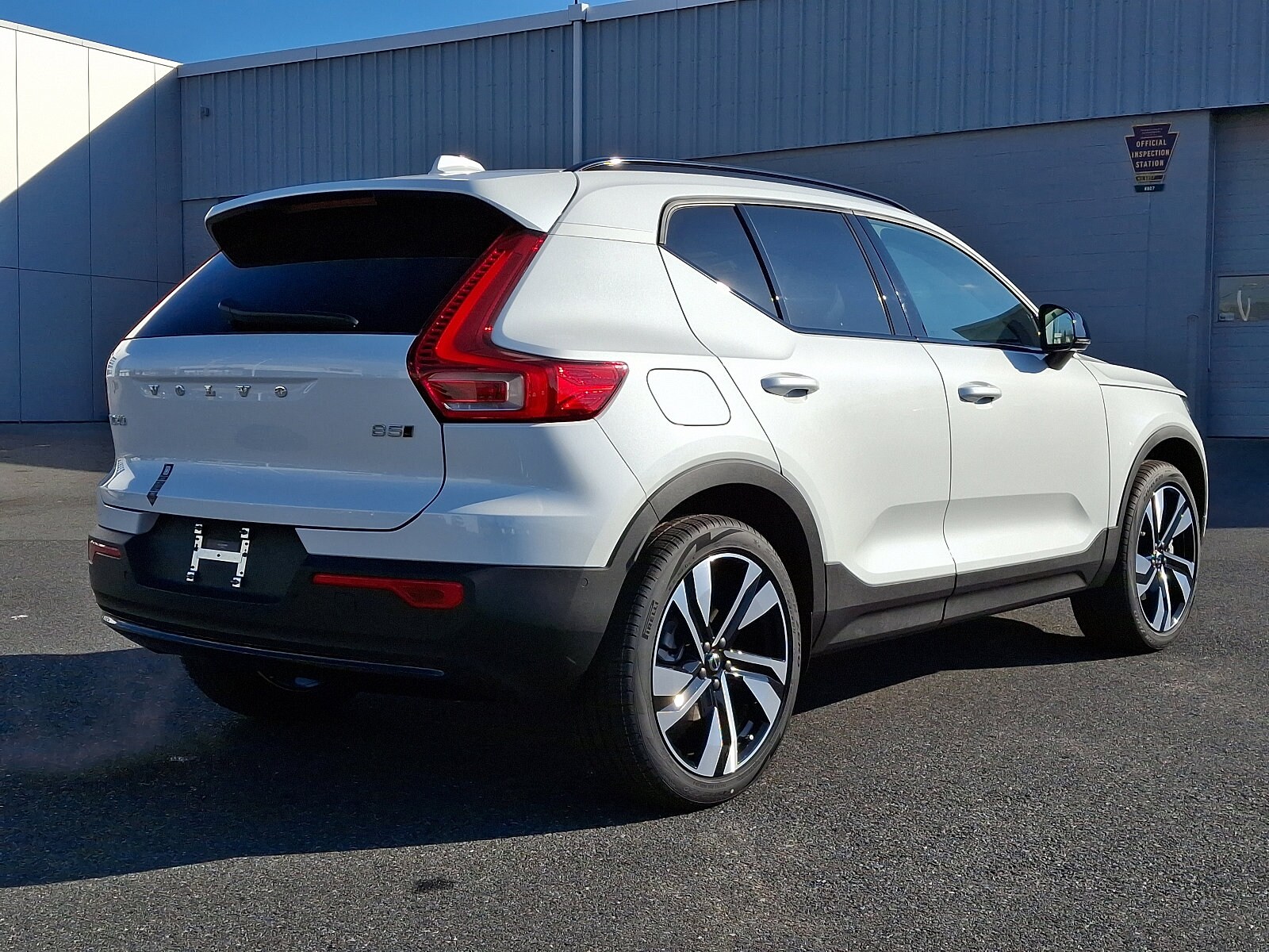 2025 Volvo XC40 Plus photo 4