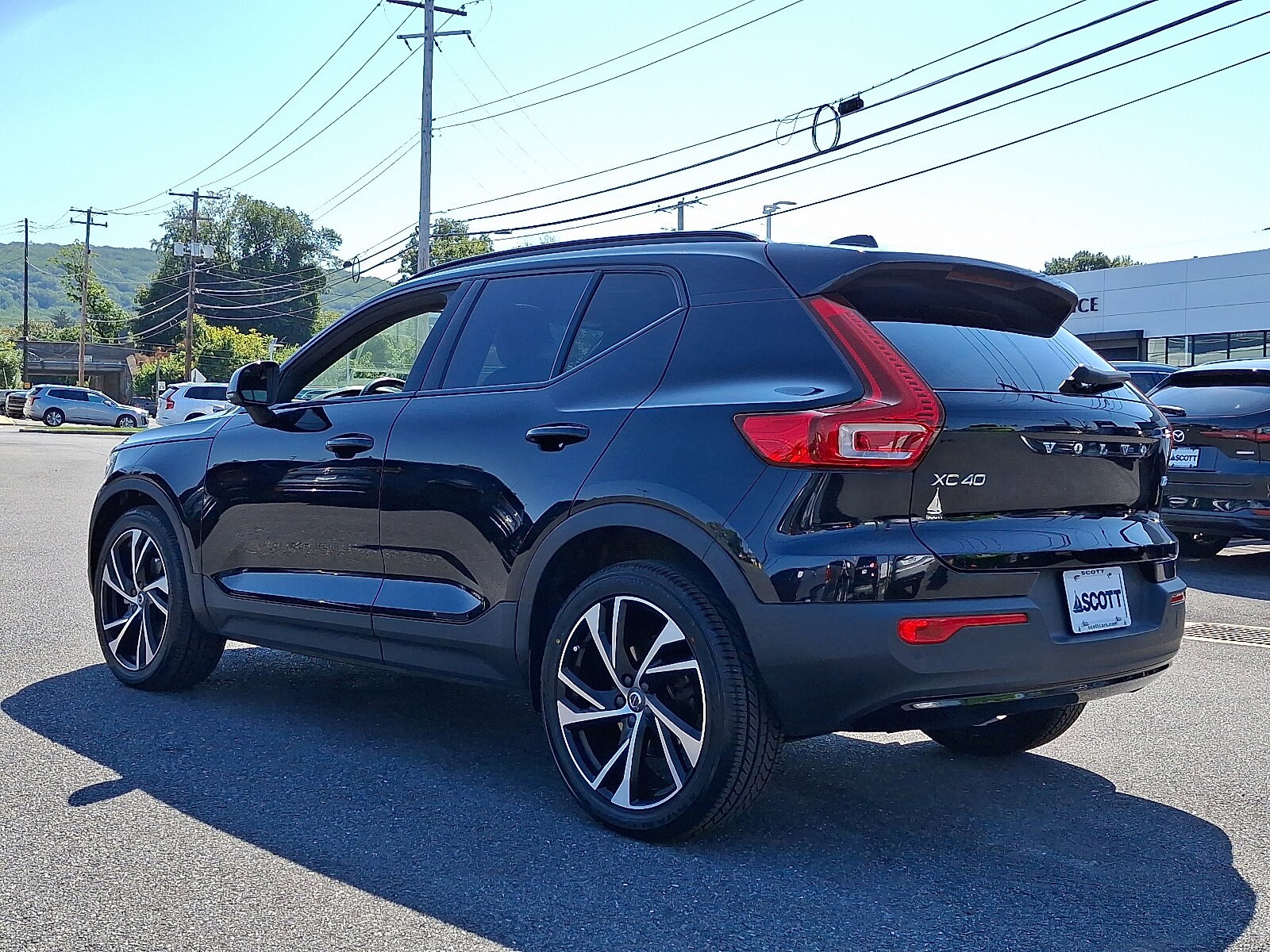 2021 Volvo XC40 T5 R-Design photo 4