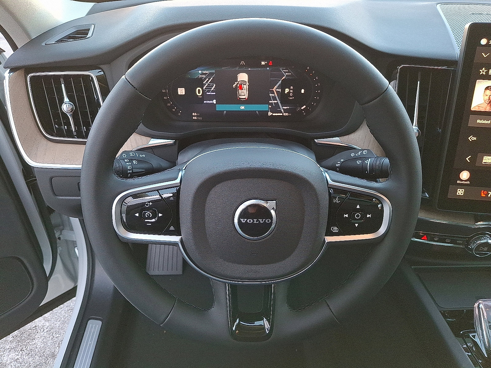 2026 Volvo XC60 Plus - Photo 13