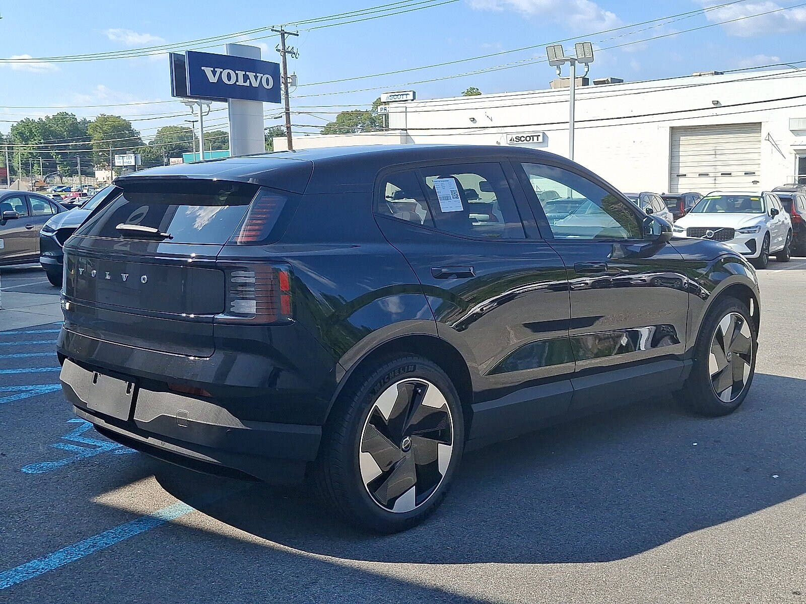2025 Volvo EX30 Plus photo 2