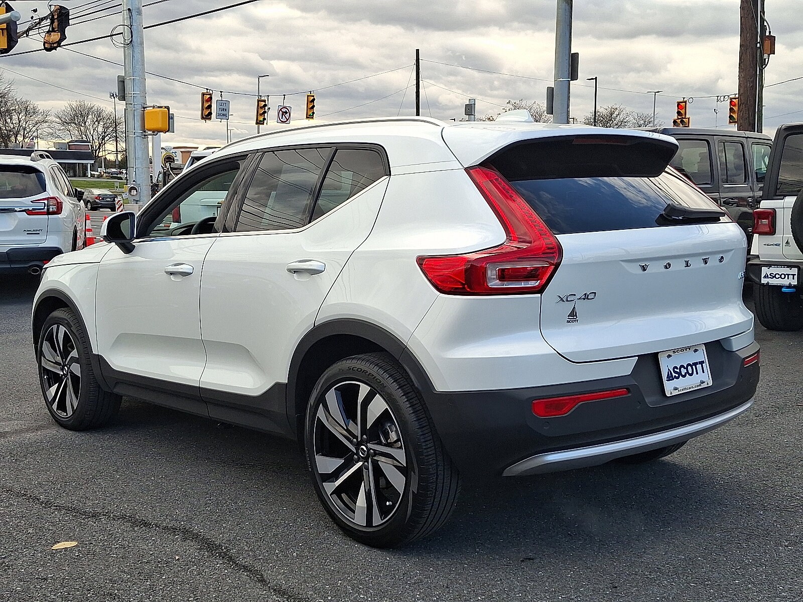 2024 Volvo XC40 Ultimate photo 4