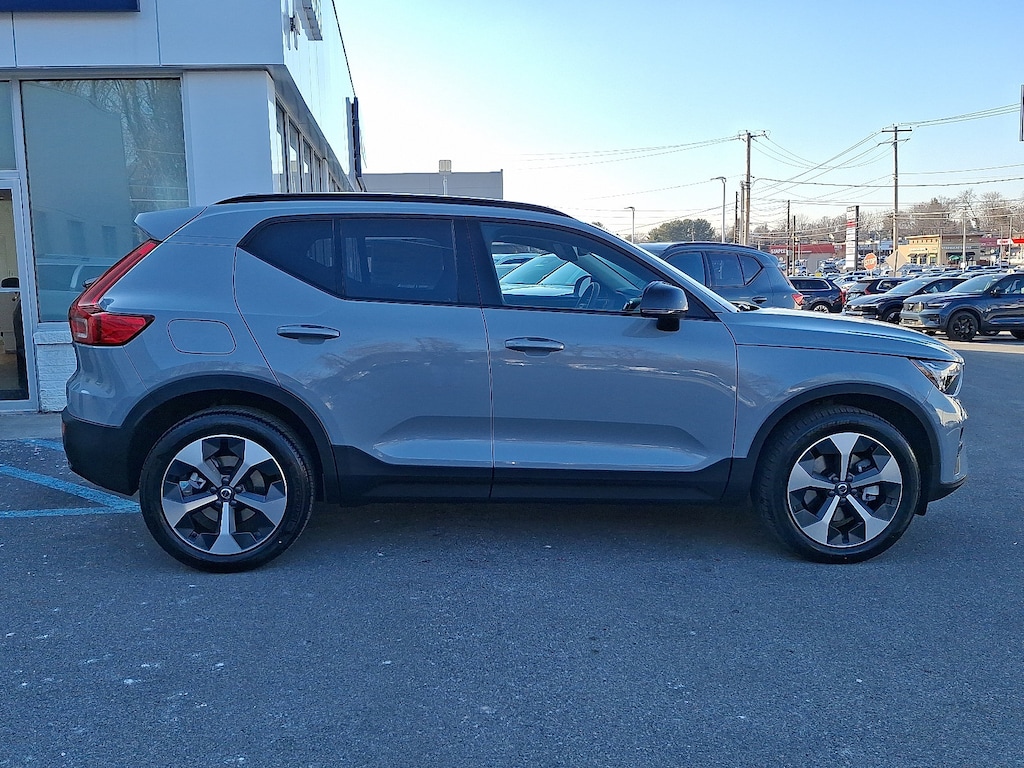 Used 2026 Volvo XC40 B5 Core SUV