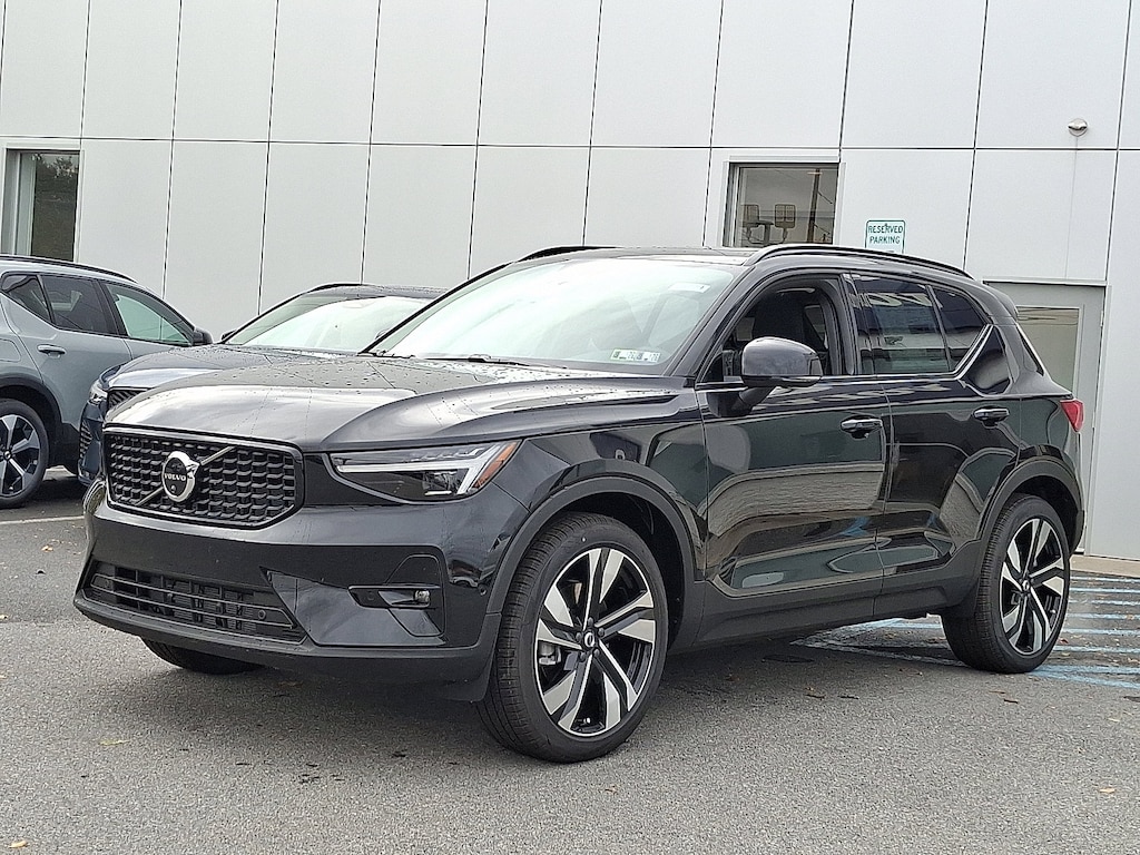 New 2026 Volvo XC40 B5 Ultra SUV