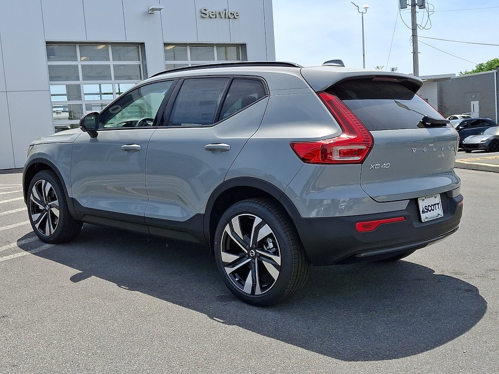 New 2026 Volvo XC40 B5 Plus SUV