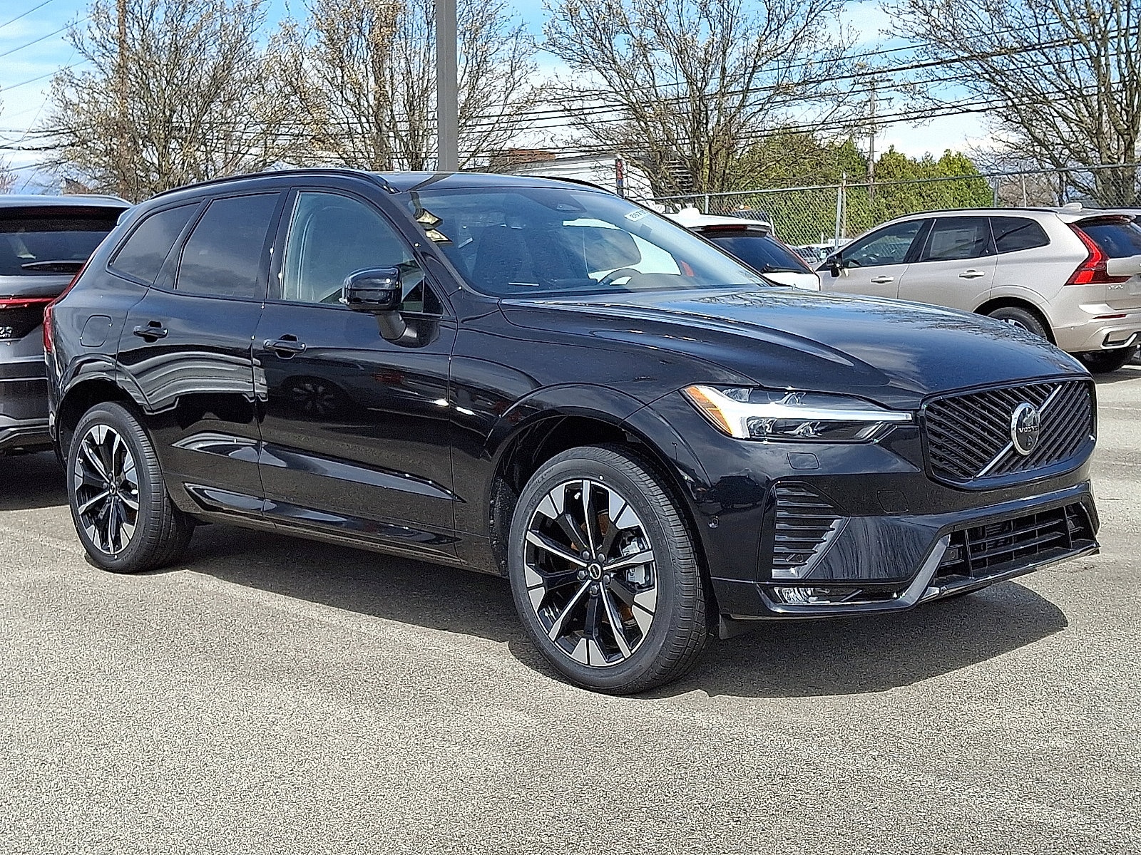2026 Volvo XC60 B5 Plus Dark AWD's photo