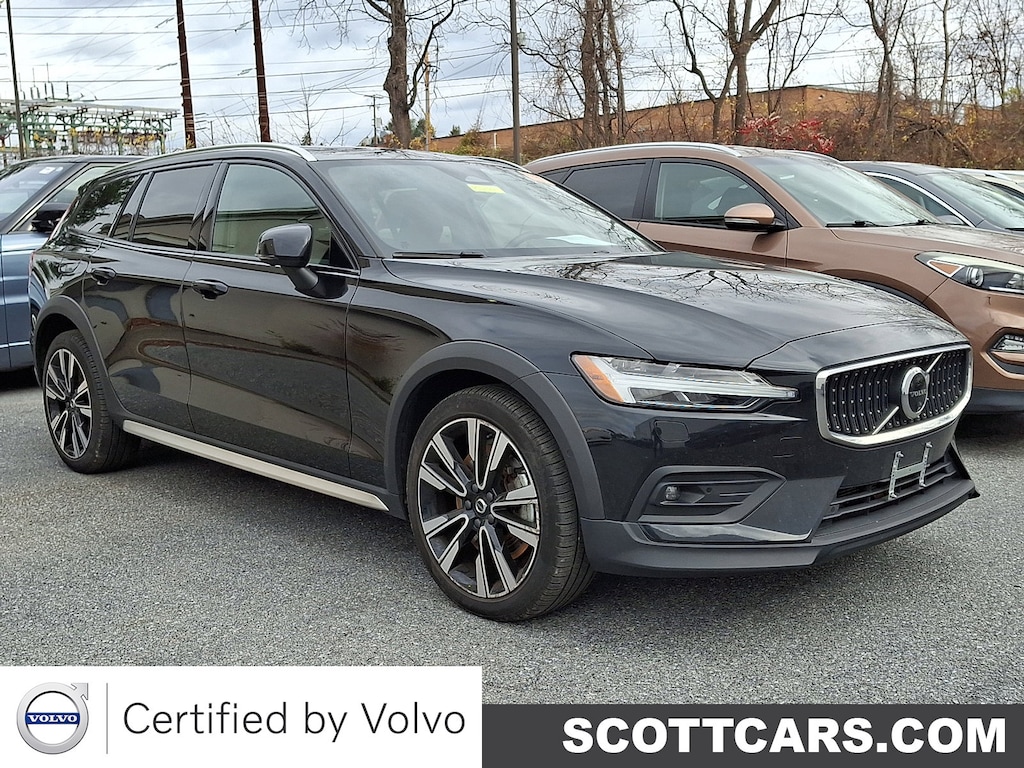 Certified 2024 Volvo V60 Cross Country B5 Ultimate Wagon