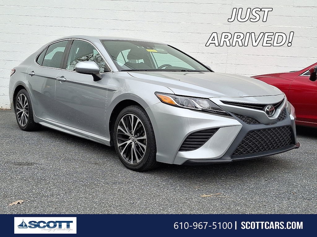 Used 2019 Toyota Camry SE Sedan