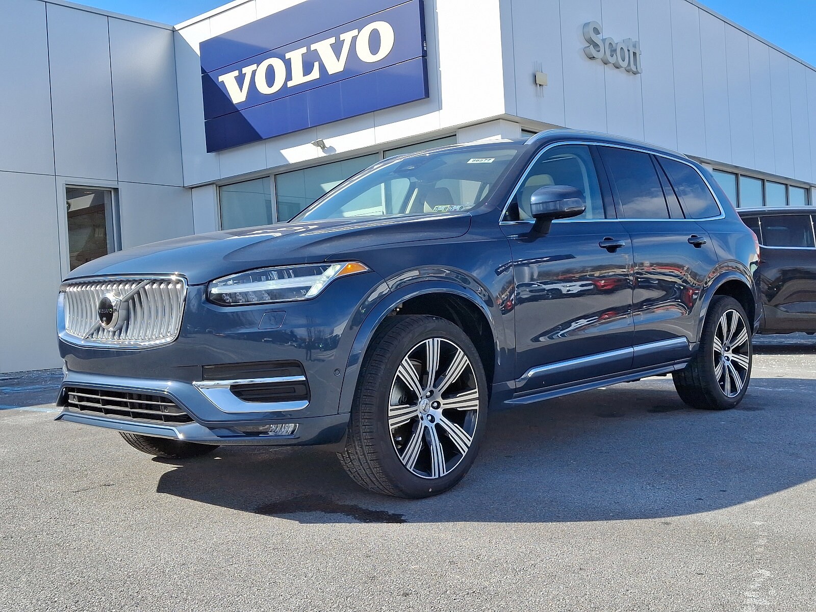 2025 Volvo XC90 Plus photo 2