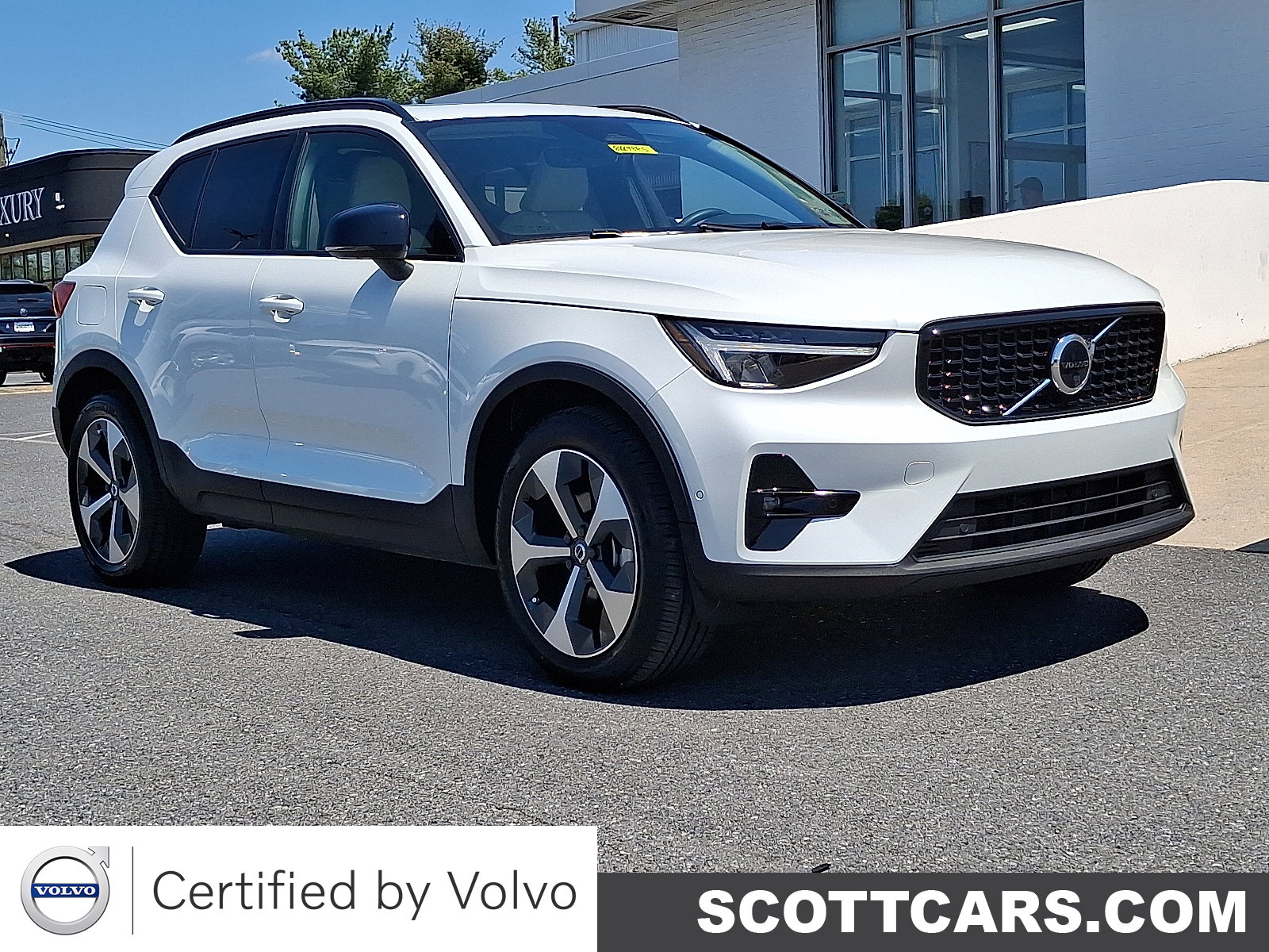 2023 Volvo XC40 B5 Plus Dark AWD's photo