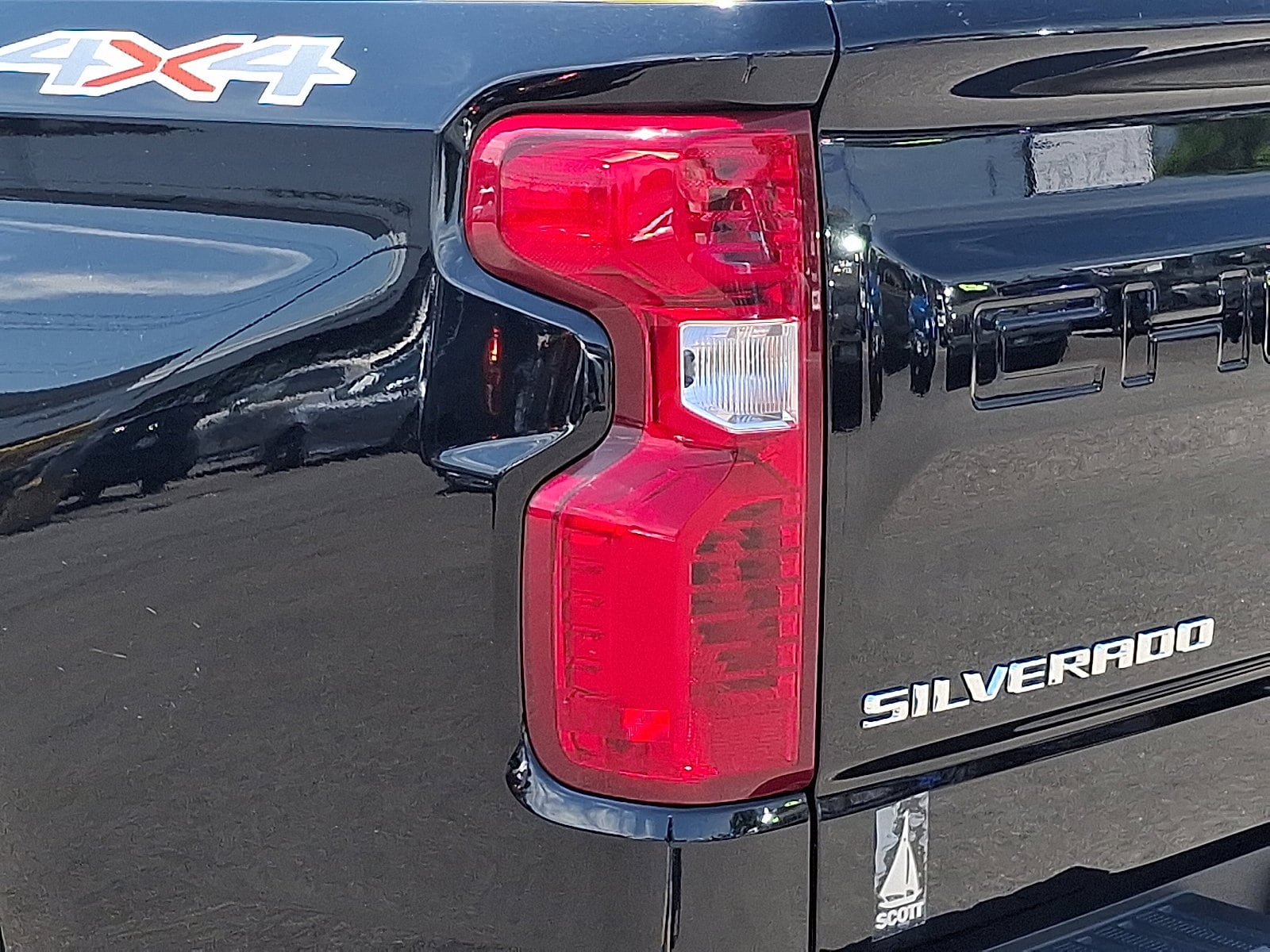 2022 Chevrolet Silverado 1500 LT - Photo 11