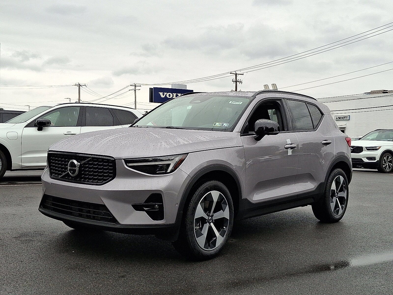 2026 Volvo XC40 Plus photo 2