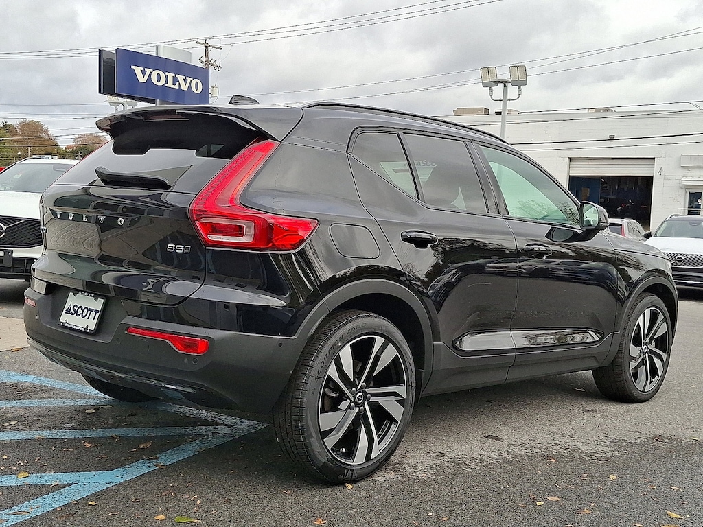 New 2026 Volvo XC40 B5 Ultra SUV