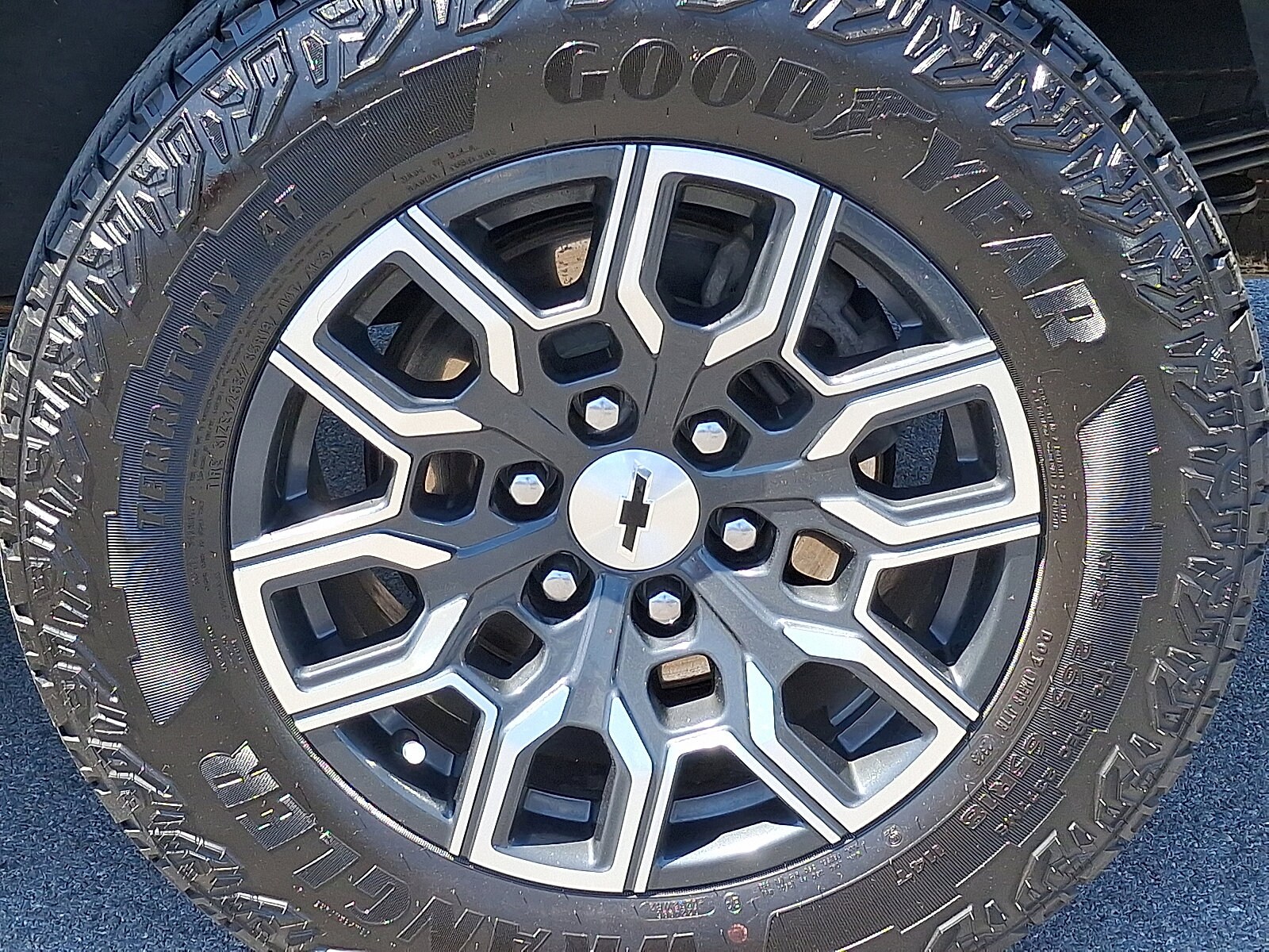 2023 Chevrolet Colorado Z71 - Photo 9