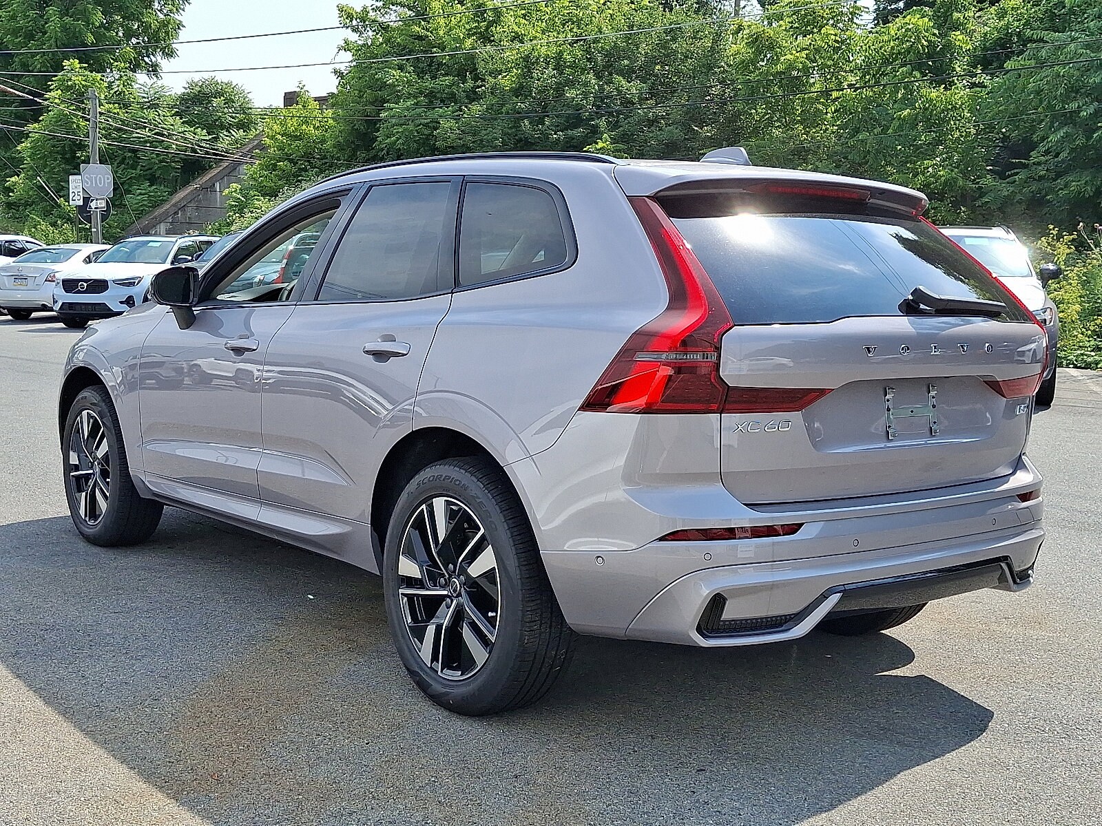 2026 Volvo XC60 B5 Plus photo 3