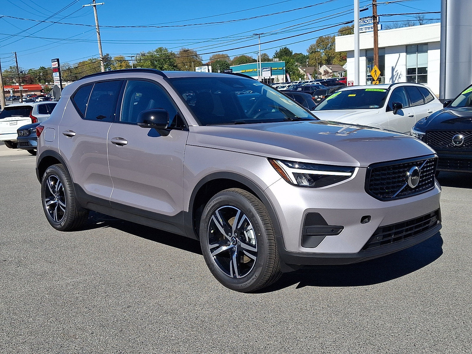 2026 Volvo XC40 B5 Core SUV