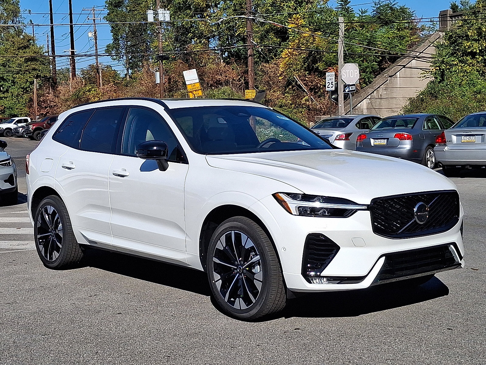 2026 Volvo XC60 Plus's photo