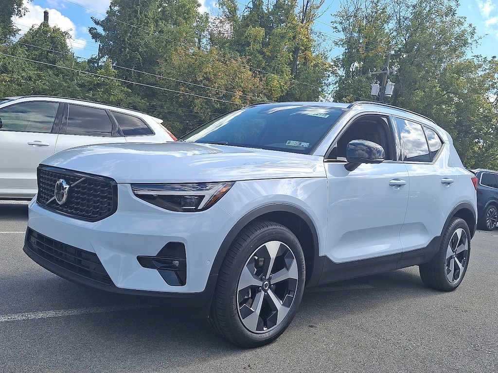 New 2026 Volvo XC40 B5 Plus SUV
