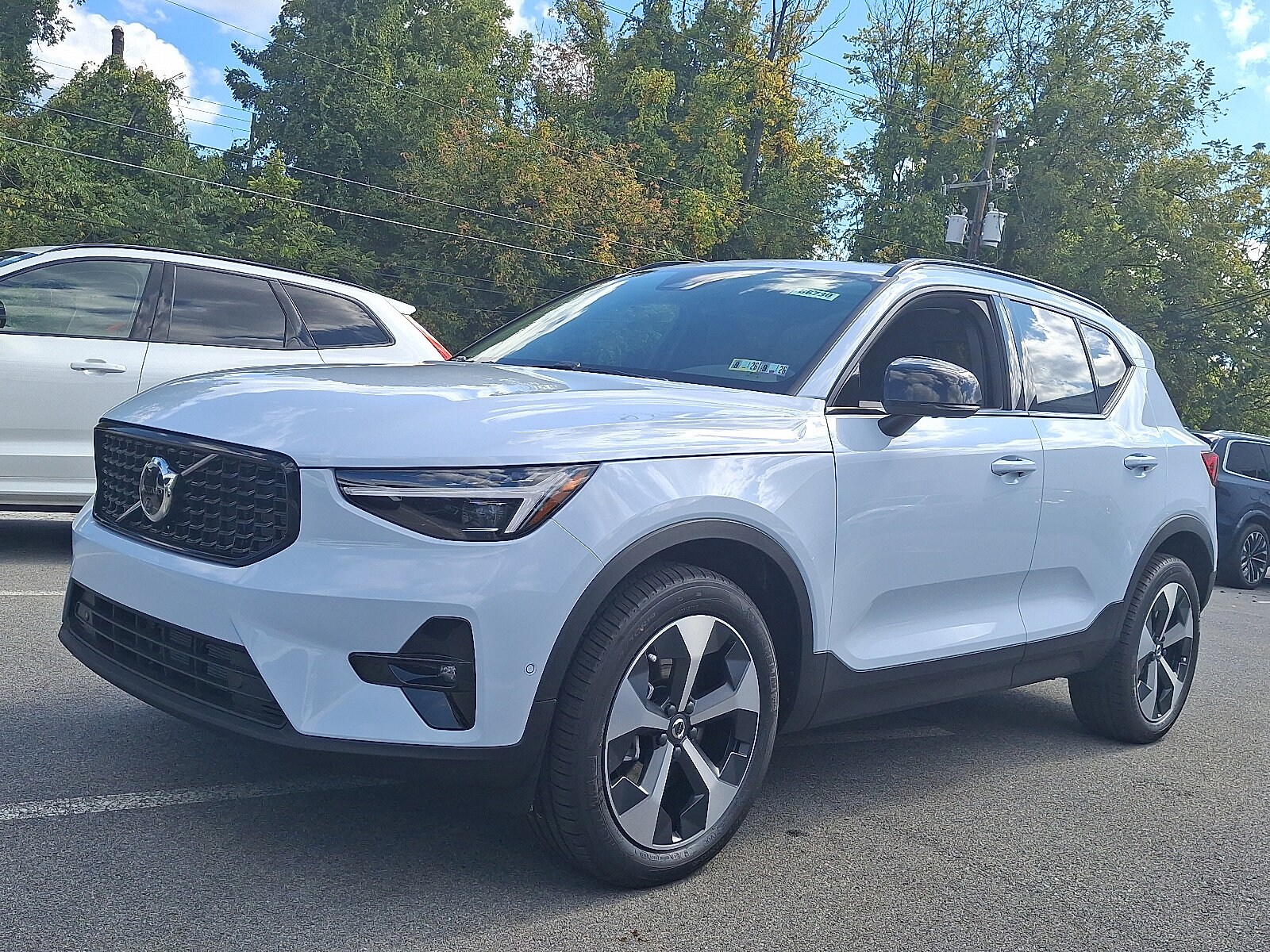 2026 Volvo XC40 Plus photo 2