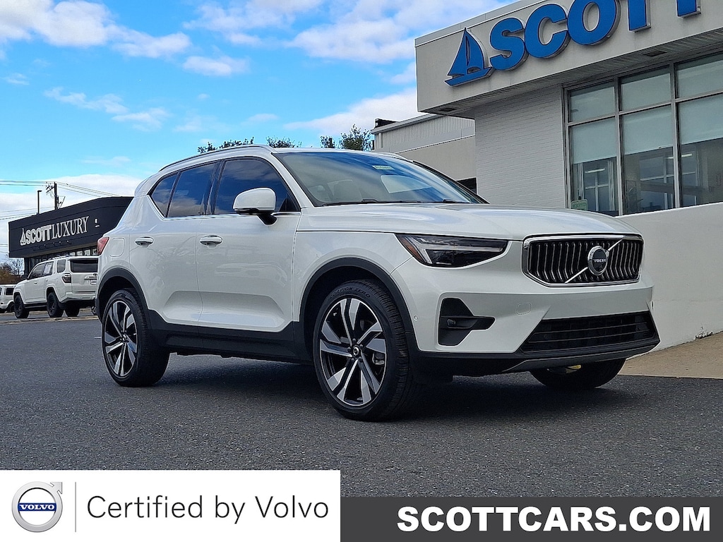 Certified 2024 Volvo XC40 B5 Ultimate Bright SUV