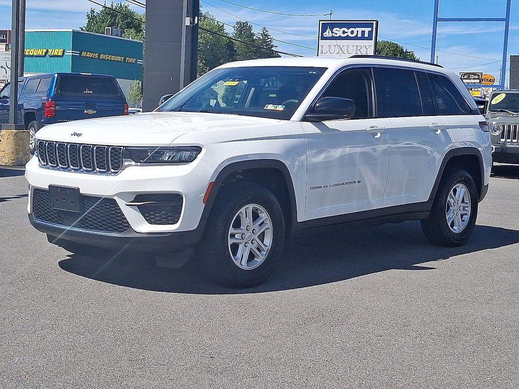 Used 2023 Jeep Grand Cherokee Laredo SUV