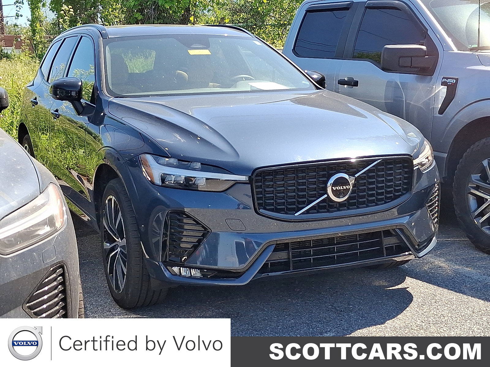 2024 Volvo XC60 B5 Ultimate Dark Theme AWD's photo