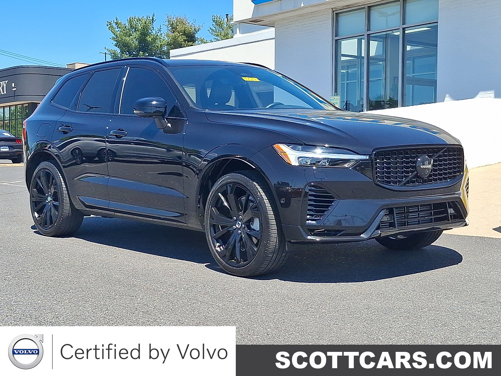 2024 Volvo XC60 T8 Ultimate Black Edition Theme AWD's photo