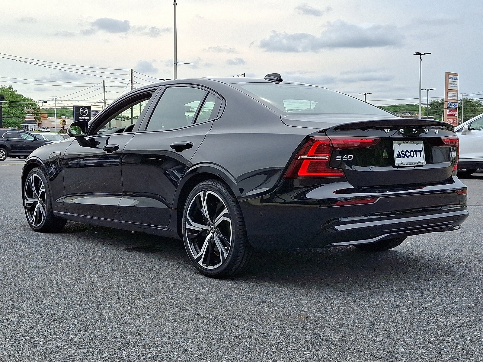 2023 Volvo S60 Recharge T8 Plus photo 4