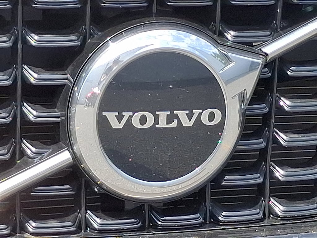 Used 2023 Volvo XC40 B5 AWD Plus Dark SUV