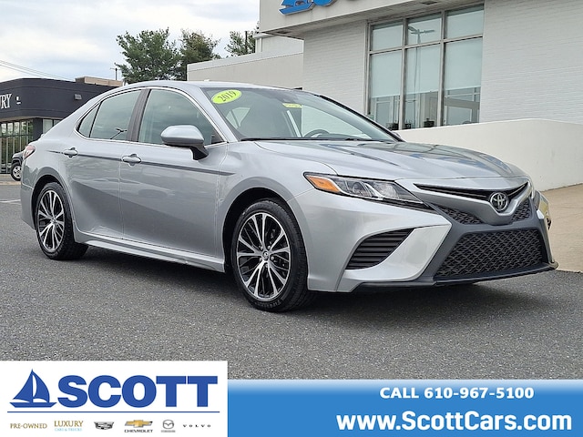 2019 Toyota Camry SE Sedan