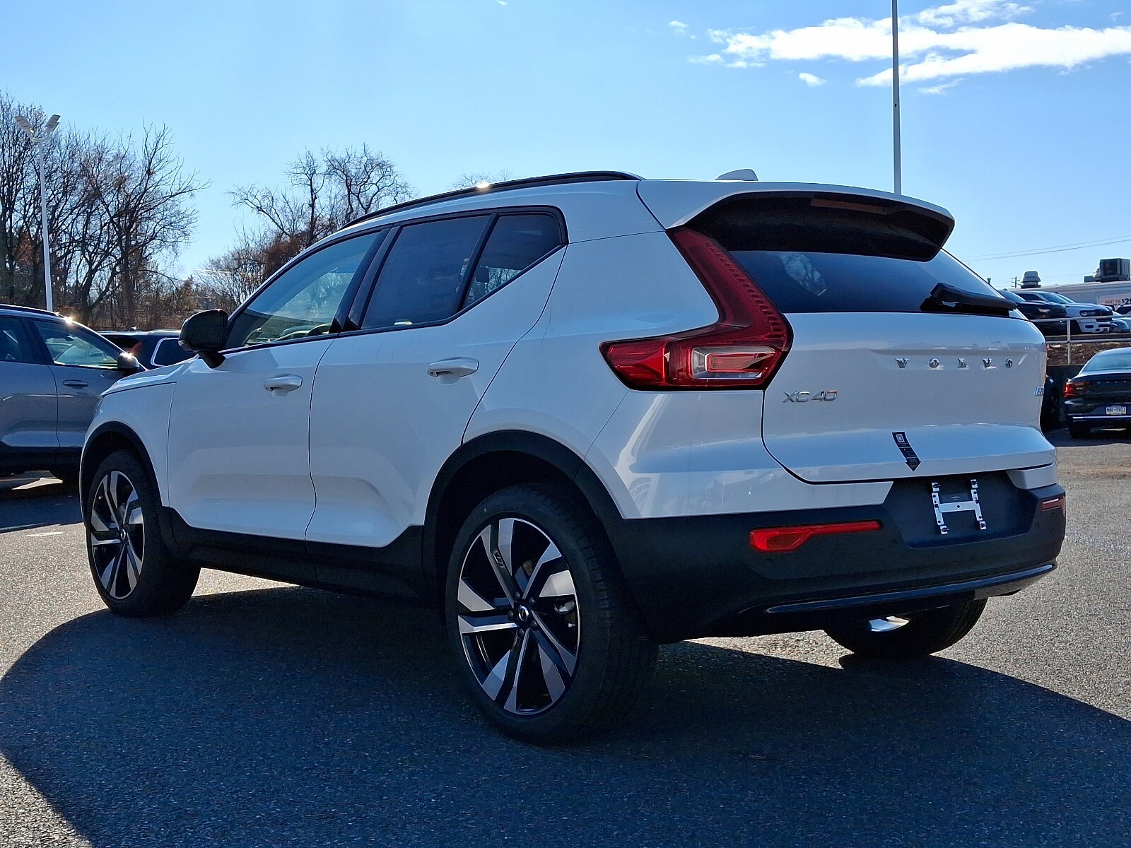 2025 Volvo XC40 photo 3