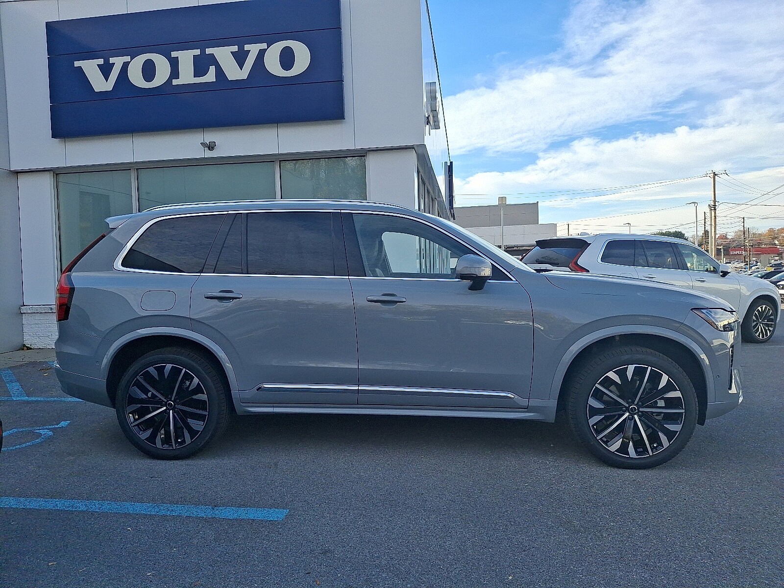 2026 Volvo XC90 photo 2