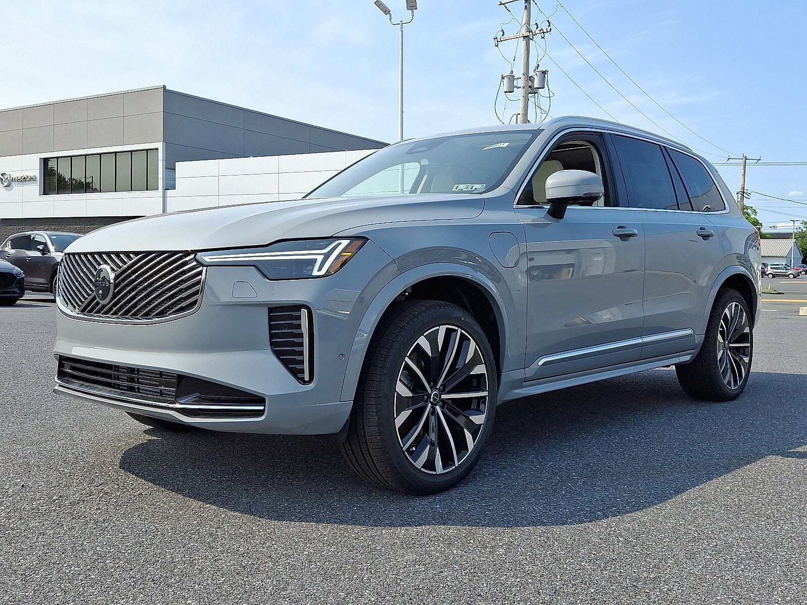2025 Volvo XC90 T8 photo 2