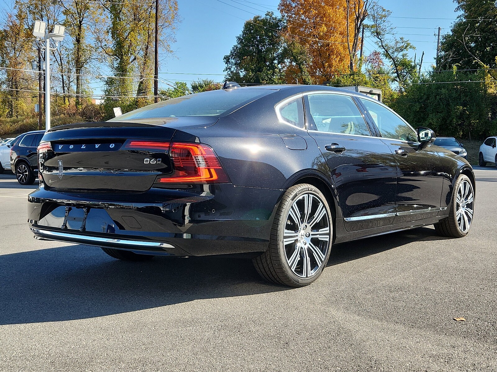 2025 Volvo S90 photo 4