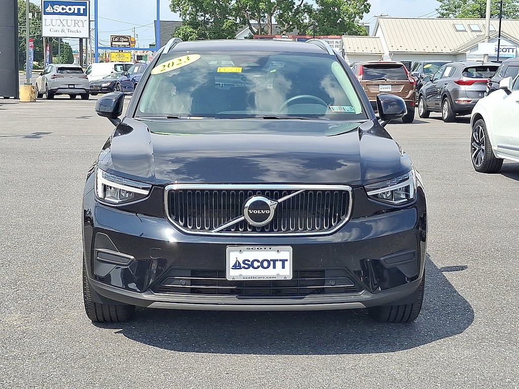 Certified 2023 Volvo XC40 B5 AWD Core SUV