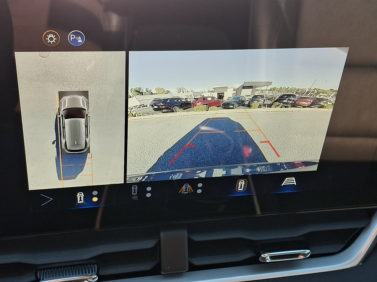 2025 Chevrolet Equinox LT - Photo 17