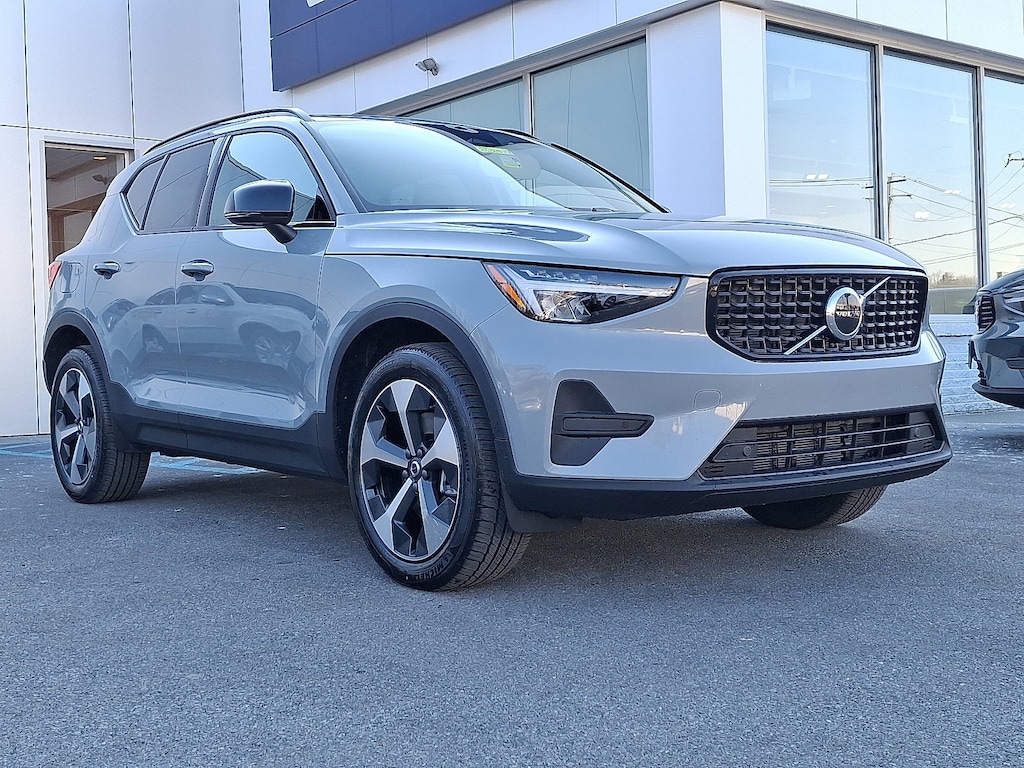 Used 2026 Volvo XC40 B5 Core SUV